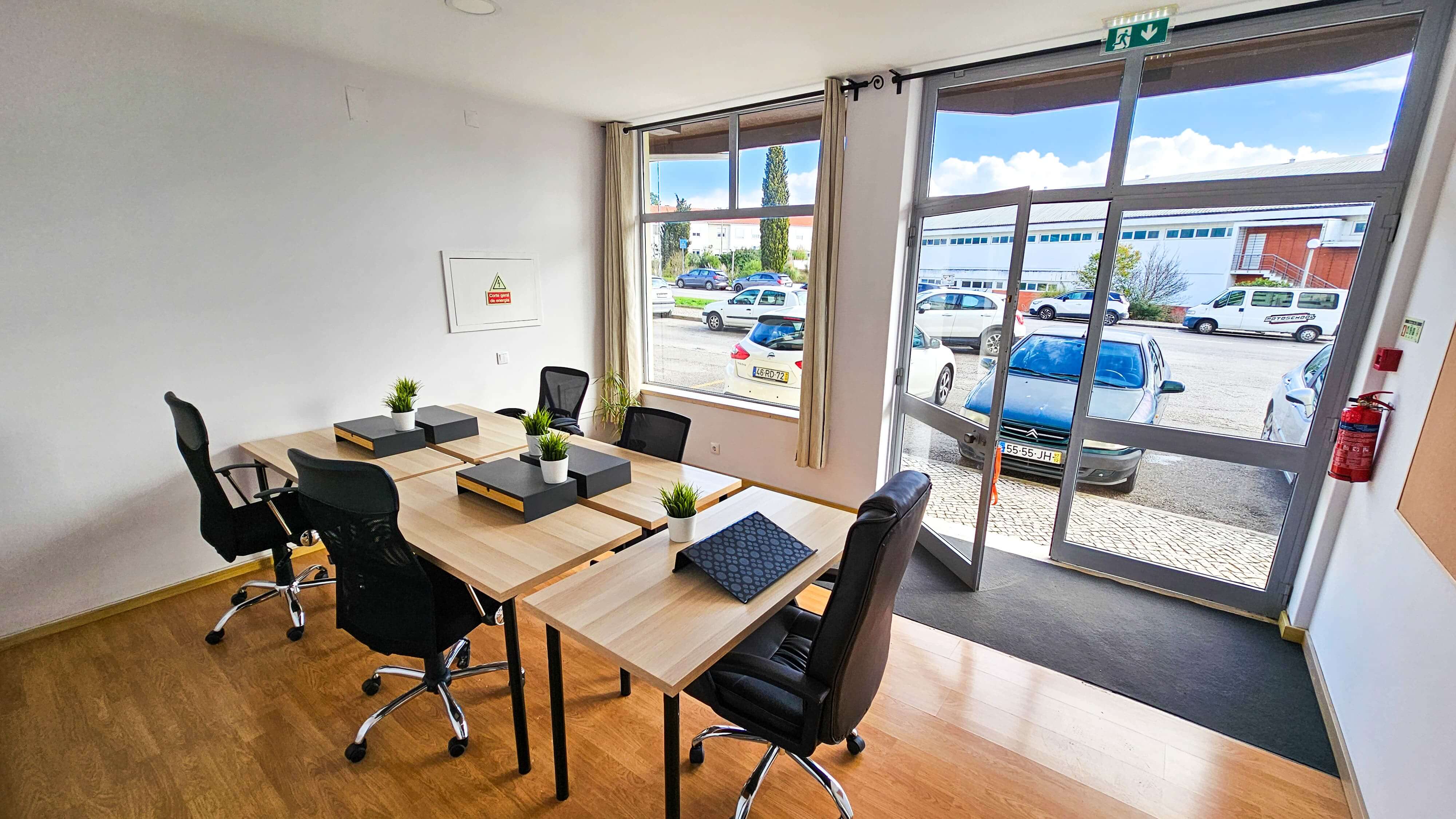 Collaborative workspace with multiple desks
