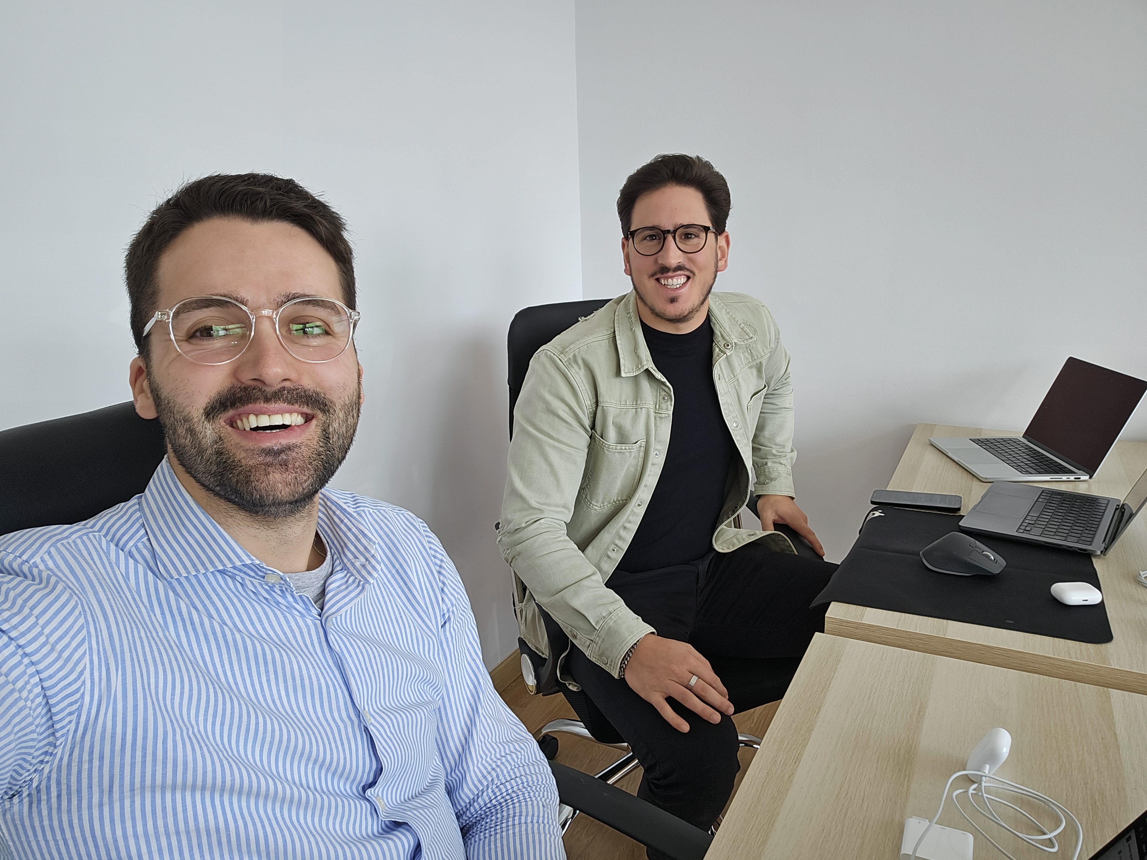Dois membros nos primeiros dias do coworking